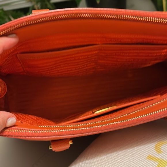 Prada Tote bag - Picture 6 of 9